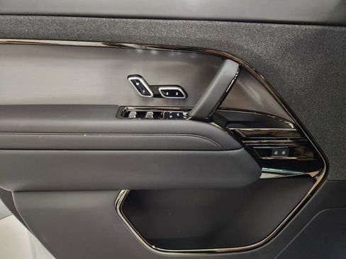 Used 2025 Land Rover Range Rover Sport SE image 23