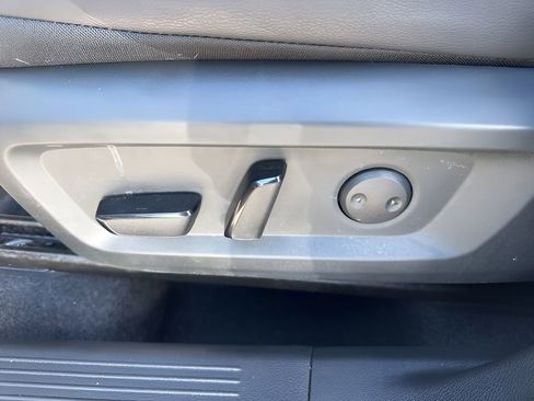 Used 2025 Nissan Rogue SV image 10