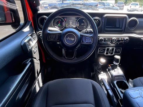 Used 2023 Jeep Wrangler Unlimited w/ Convenience Group AWD/4WD image 5
