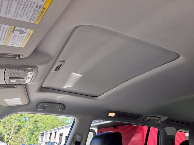 Used 2020 Nissan Armada Platinum w/ Captain's Chairs Package RWD image 20