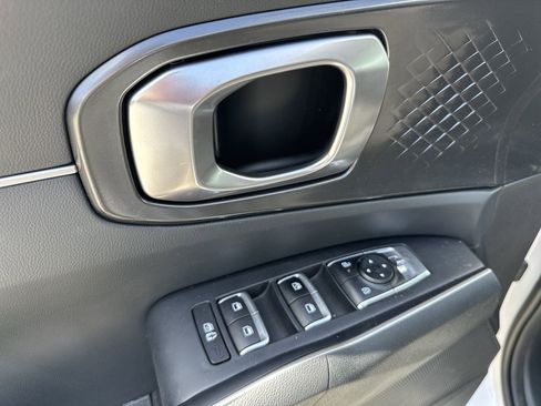 Certified 2025 Kia Sorento LX FWD image 15