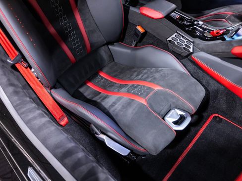 Used 2024 Lamborghini Huracan Tecnica RWD image 32