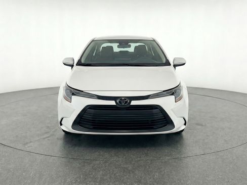 Used 2025 Toyota Corolla LE FWD image 2