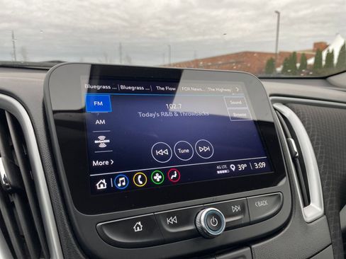 Used 2024 Chevrolet Malibu LT image 21