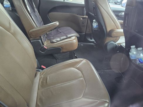 Used 2020 Chrysler Pacifica Limited w/ Tire & Wheel Group image 12