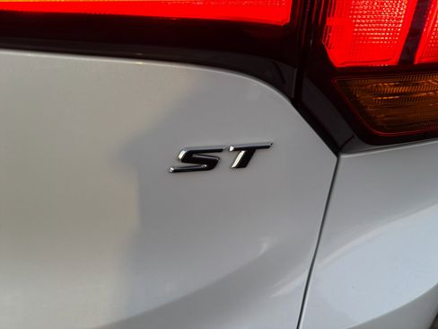 Used 2022 Buick Encore GX Select w/ Sport Touring Package image 10