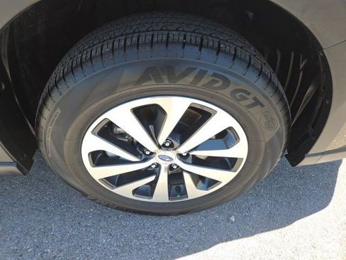 Used 2024 Subaru Outback Premium AWD/4WD image 22
