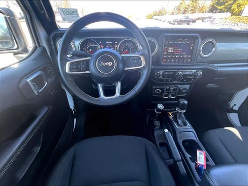 Used 2023 Jeep Gladiator Overland AWD/4WD image 17