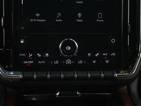 Used 2025 GMC Yukon XL Denali AWD/4WD image 21