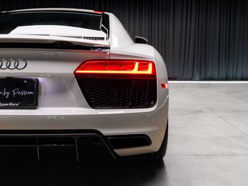 Used 2018 Audi R8 V10 w/ 20" Wheel Package RWD image 38