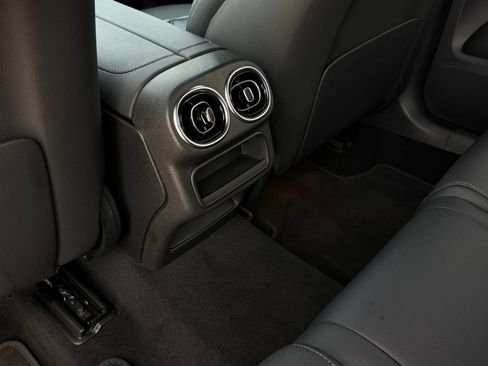 Used 2025 Mercedes-Benz GLC 300 image 26
