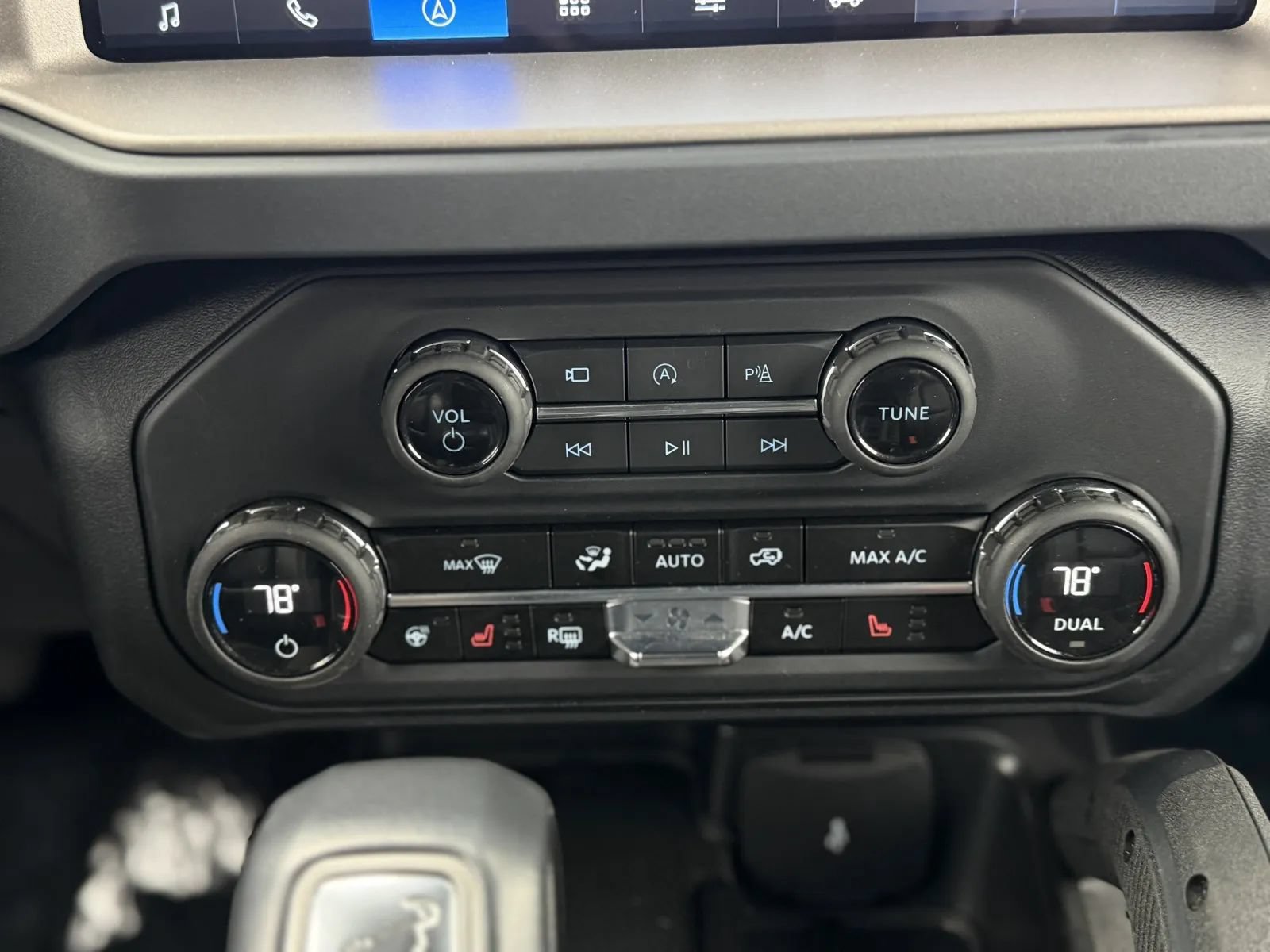 Used 2025 Ford Bronco Outer Banks w/ Sasquatch Package AWD/4WD image 36