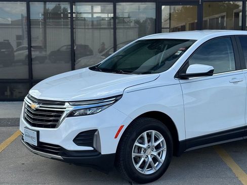 Used 2023 Chevrolet Equinox LT image 2