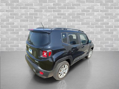 Used 2017 Jeep Renegade Latitude AWD/4WD image 4
