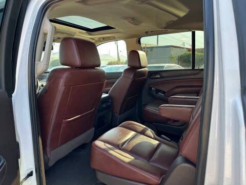 Used 2019 Chevrolet Suburban Premier AWD/4WD image 16