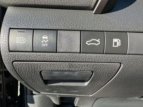 Used 2018 Toyota Camry XSE image 19