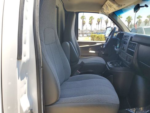 Used 2015 Chevrolet Express 3500 Extended w/ Chrome Appearance Package RWD image 11