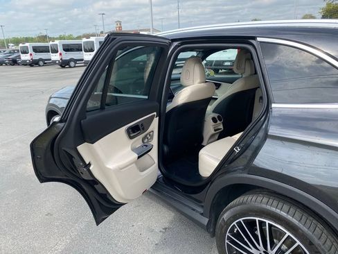Used 2024 Mercedes-Benz GLC 300 image 27