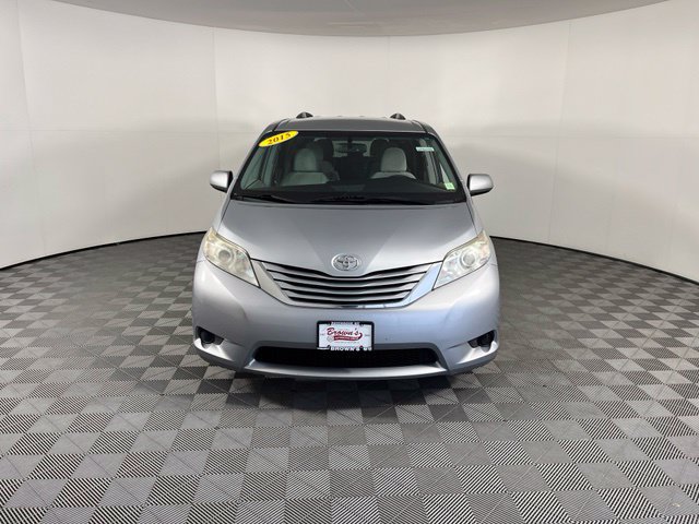 Used 2015 Toyota Sienna LE FWD image 2