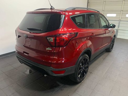 Used 2019 Ford Escape SE image 3