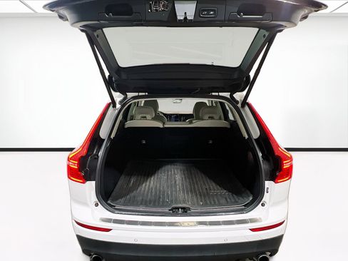 Used 2021 Volvo XC60 T5 Momentum w/ Protection Package Premier image 19