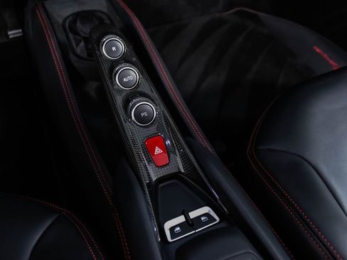 Certified 2022 Ferrari F8 Tributo image 5