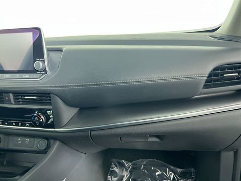 Used 2024 Nissan Rogue SV FWD image 31