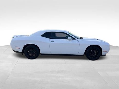 Used 2015 Dodge Challenger SXT image 10