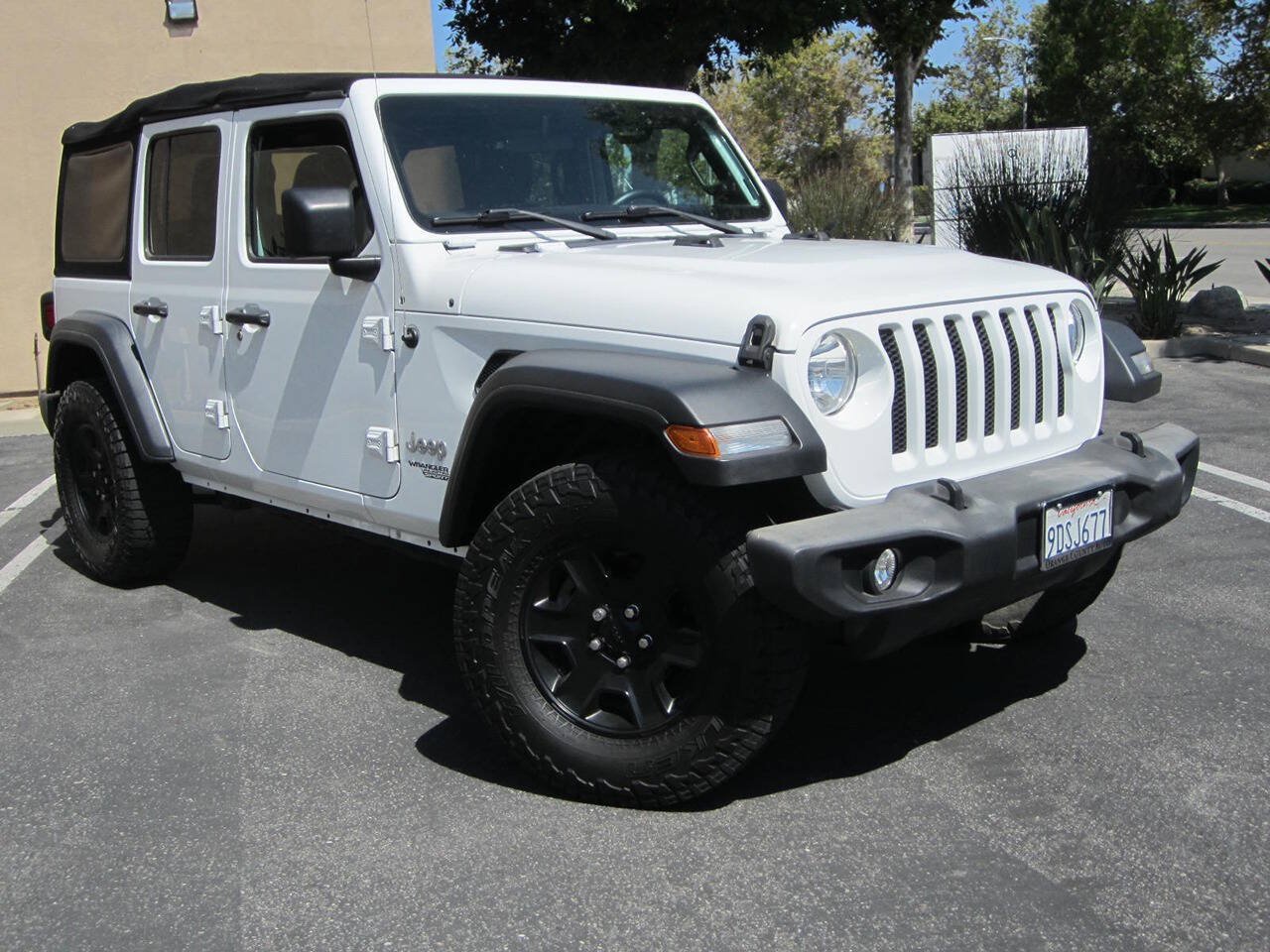 Used 2018 Jeep Wrangler Unlimited Sport S AWD/4WD image 3