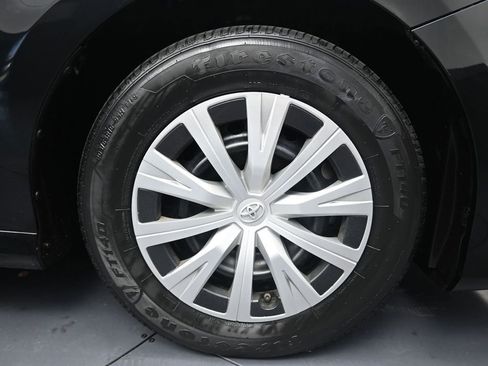 Used 2022 Toyota Camry LE image 5