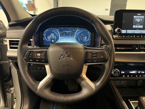 Used 2025 Mitsubishi Outlander ES AWD/4WD image 11