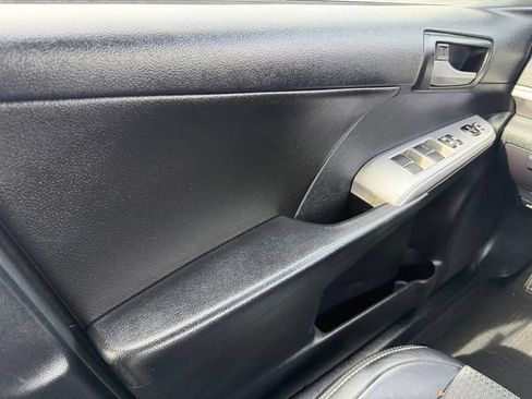 Used 2014 Toyota Camry SE w/ Moonroof Package FWD image 30