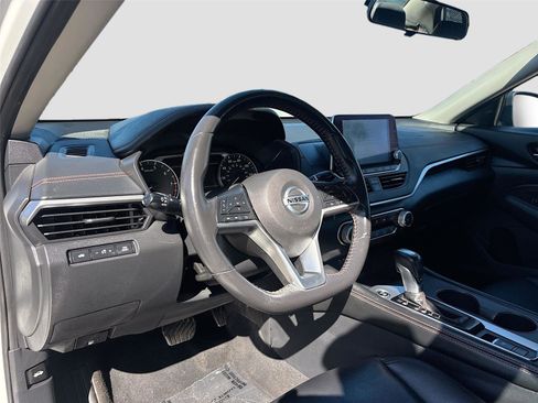 Used 2022 Nissan Altima 2.5 SR w/ Midnight Edition Package image 9