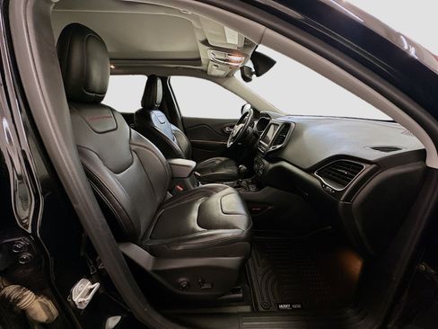 Used 2019 Jeep Cherokee Trailhawk image 33