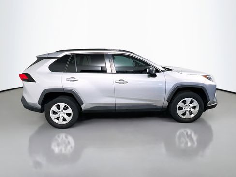 Used 2021 Toyota RAV4 LE image 3