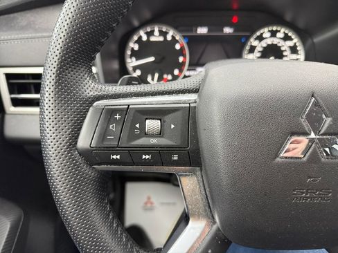 Used 2024 Mitsubishi Outlander SE image 34