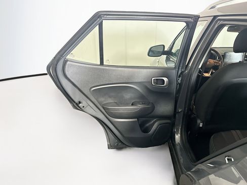 Used 2025 Hyundai Venue SEL image 27