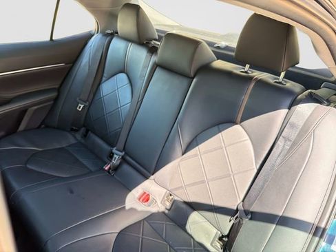 Used 2018 Toyota Camry XLE image 13