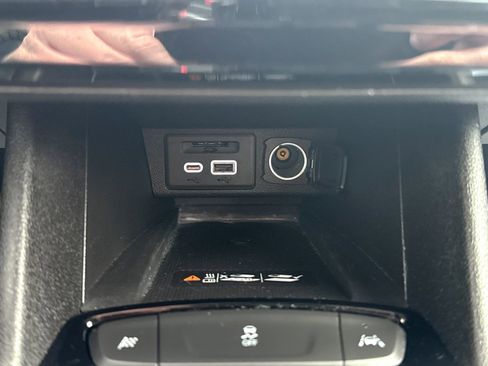 Used 2022 Chevrolet Bolt EUV LT image 33