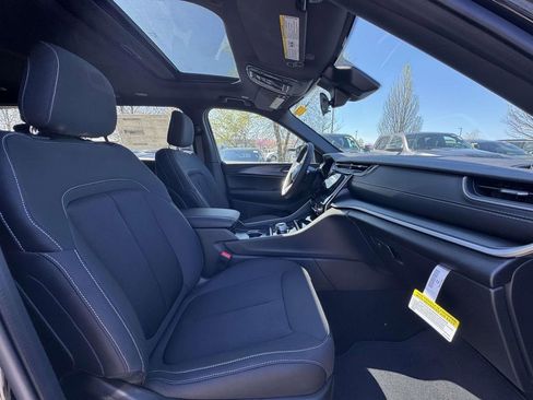 New 2026 Jeep Grand Cherokee L Laredo AWD/4WD image 17