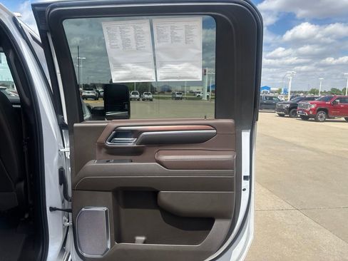 Used 2024 GMC Sierra 3500 Denali w/ Denali Reserve Package AWD/4WD image 32