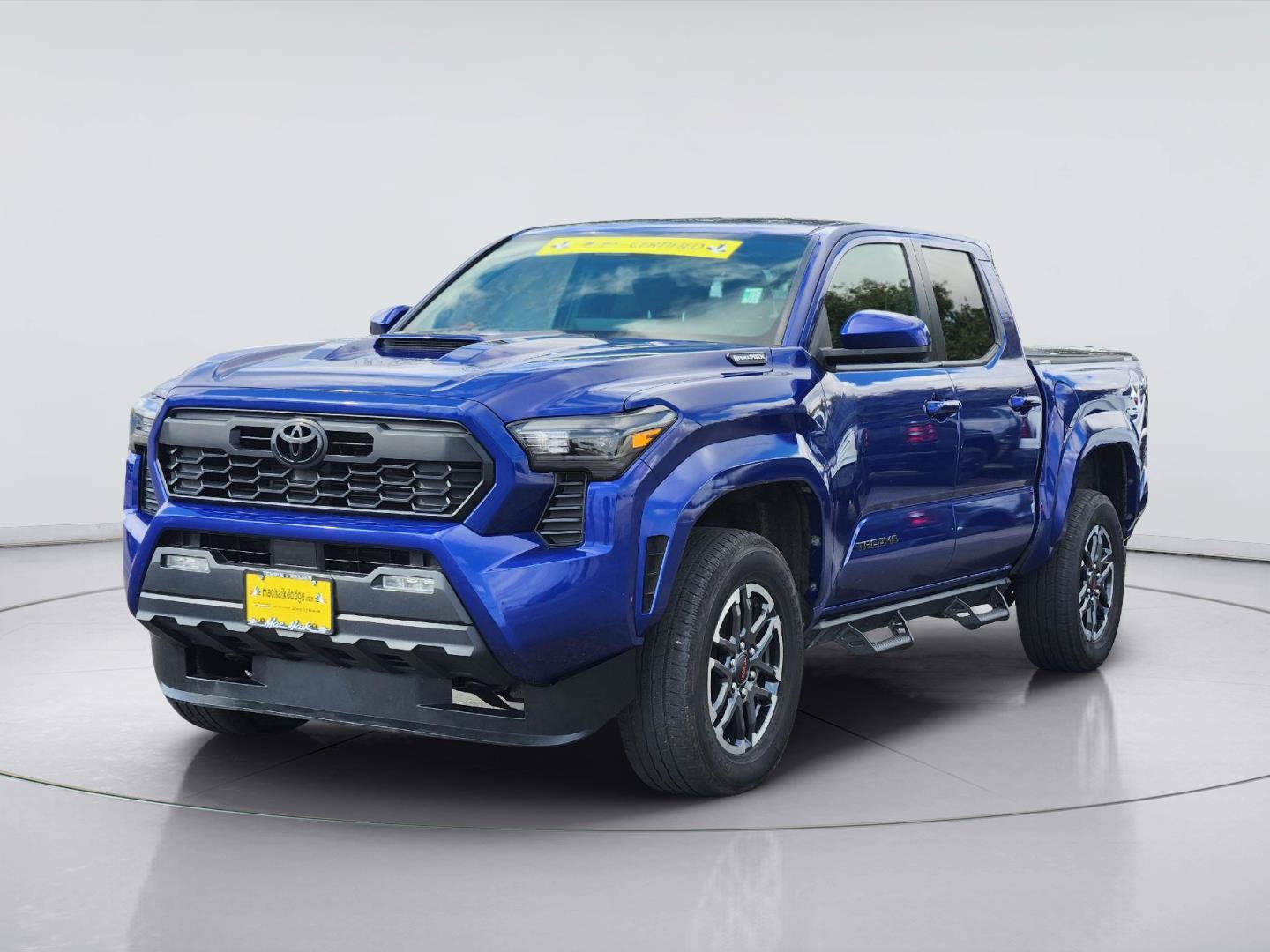 Used 2025 Toyota Tacoma TRD Sport AWD/4WD image 3