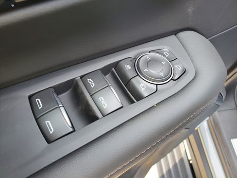 New 2025 Chevrolet Suburban High Country image 10