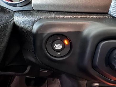 Used 2021 Jeep Gladiator Sport image 18