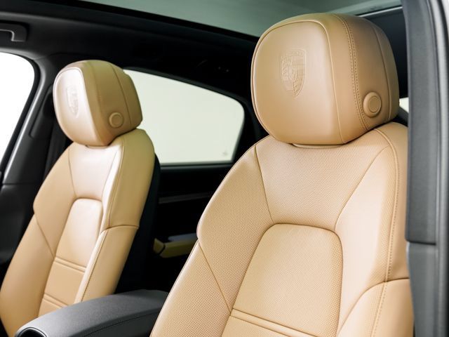 Certified 2026 Porsche Cayenne Coupe AWD/4WD image 11