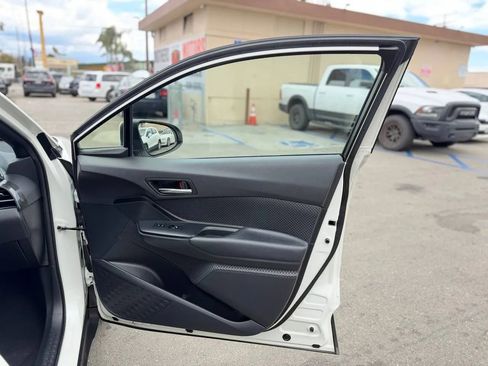 Used 2018 Toyota C-HR XLE FWD image 33