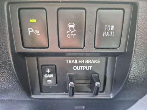 Used 2018 Toyota Tundra Limited w/ Limited Premium Package image 23