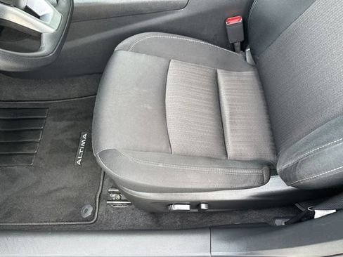 Used 2025 Nissan Altima 2.5 SV FWD image 19