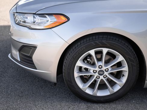 Used 2020 Ford Fusion SE image 9