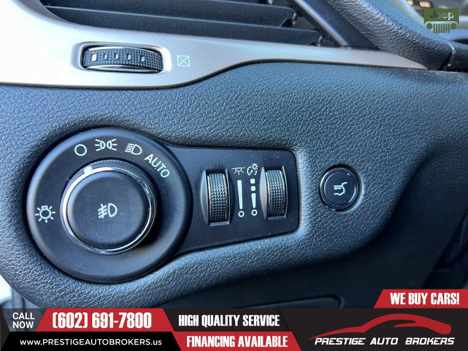 Used 2015 Jeep Cherokee Latitude w/ Comfort/Convenience Group FWD image 24